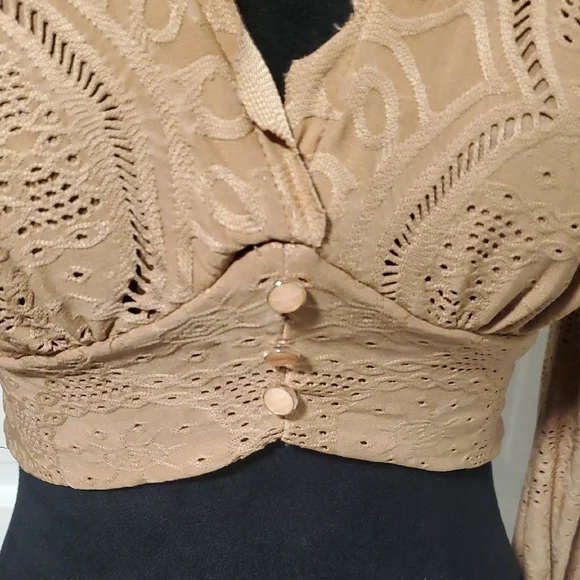 URBAN Romantics Long Sleeve Tan Lace Crop Top - Picture 4 of 8